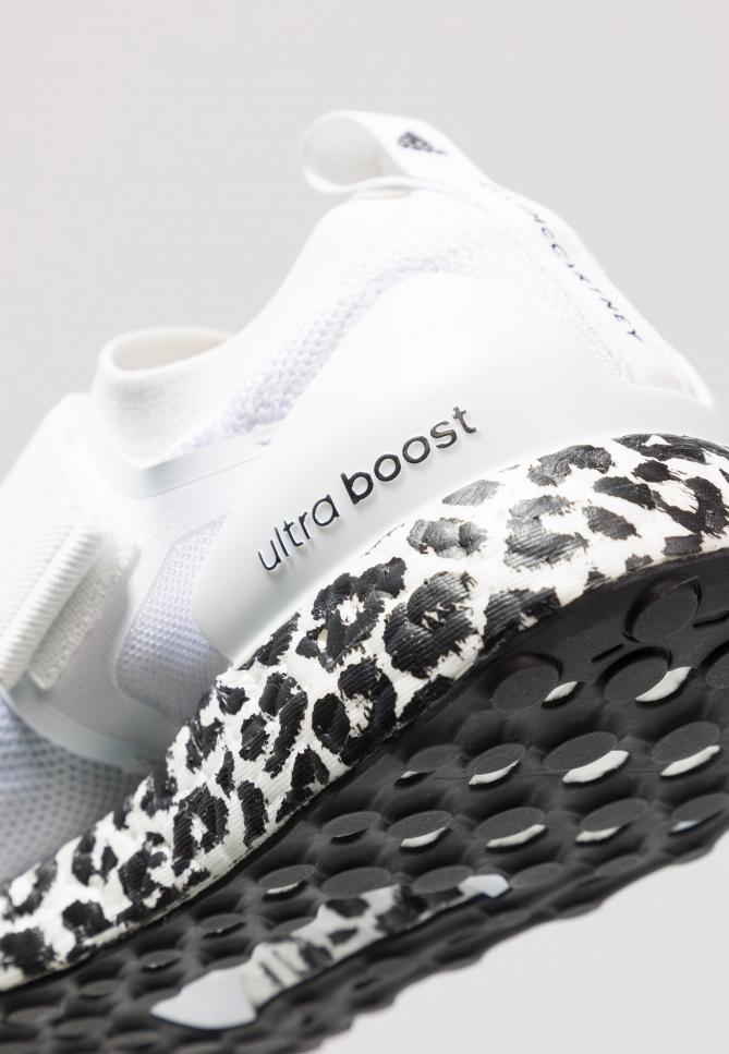 Scarpe sportive | ULTRA BOOST X S. Footwear White/Core Black | adidas by Stella McCartney Donna
