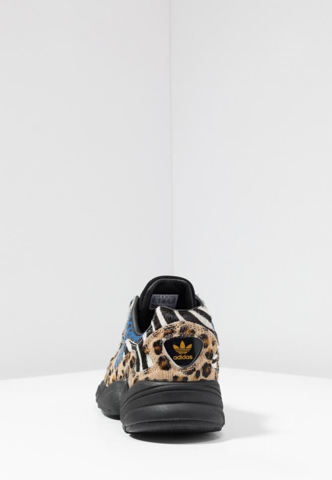 Sneakers | Sneakers basse Offwhite/Clear Black/Bright Gold | adidas Originals Donna